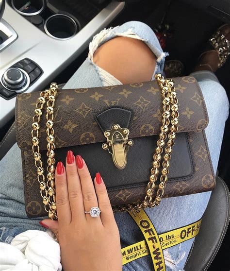 selling a louis vuitton handbag.